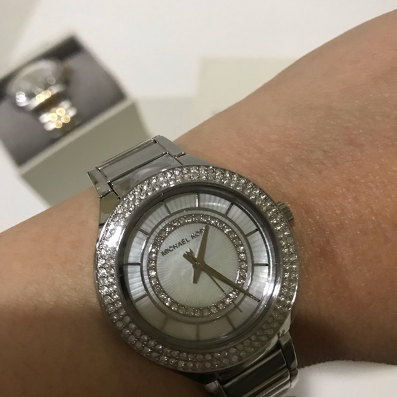 Michael Kors Women's Silvertone Round Face Kerry - Picture 6 of 7